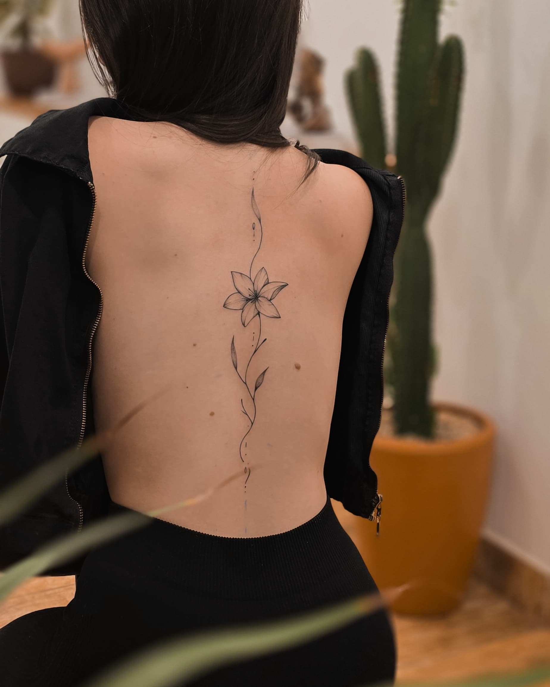 Tatuagem old school por Evy Nunes no estúdio SORA Ink Goiânia