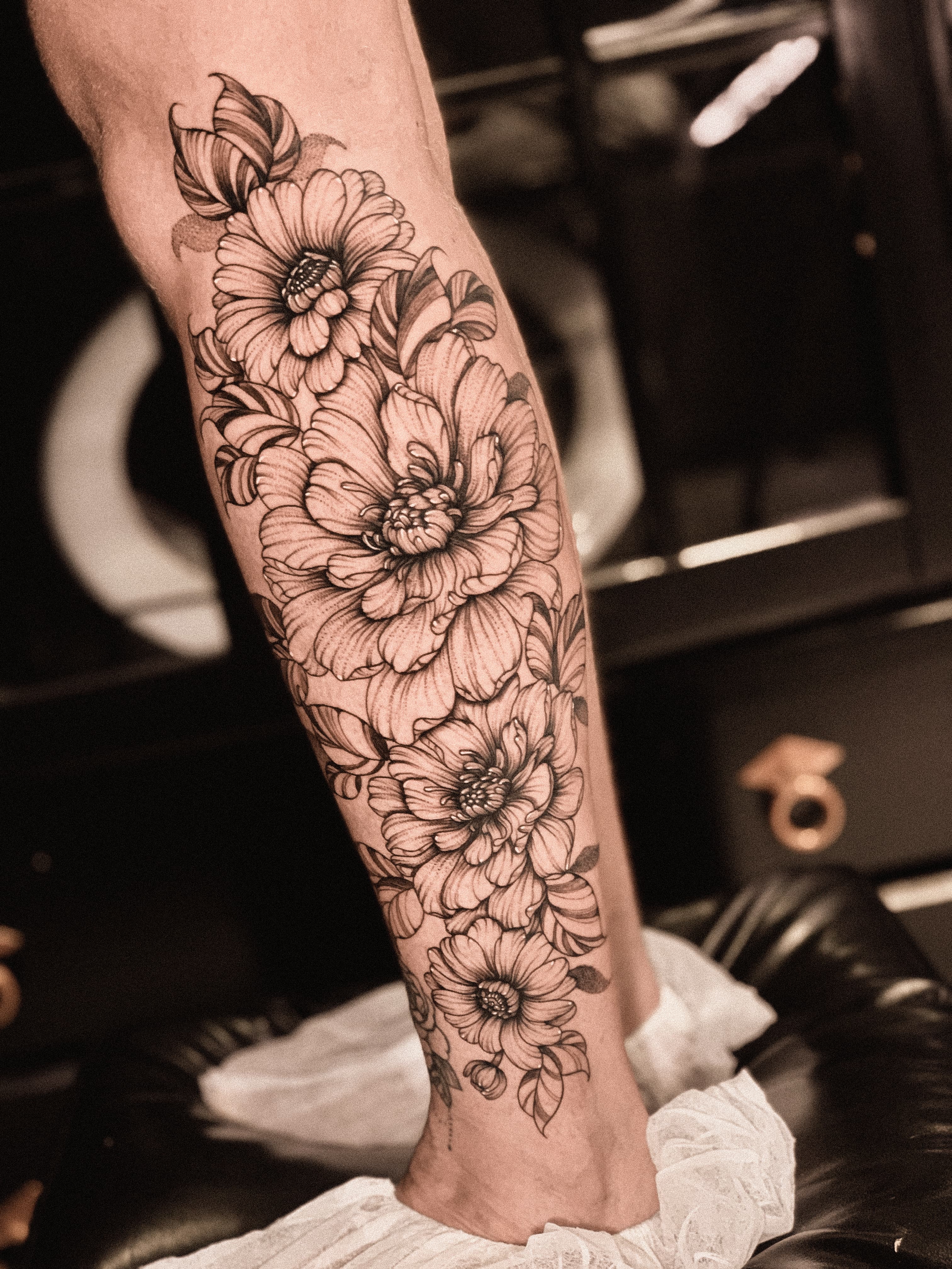Tatuagem Fineline, Floral por Letícia Lira em Goiânia